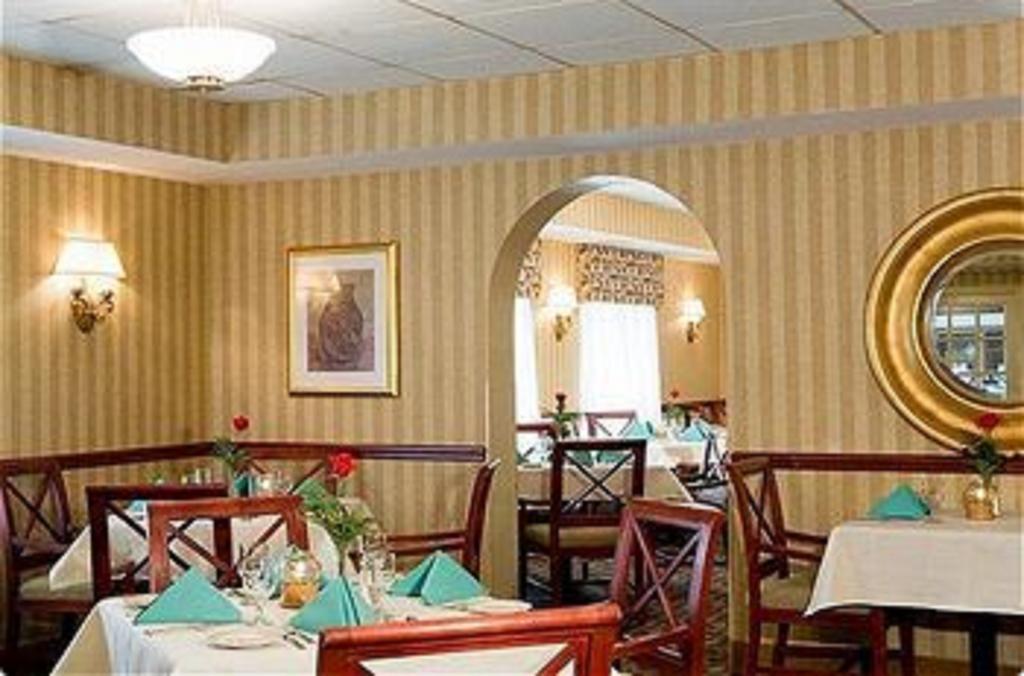 Radisson Hotel And Suites Chelmsford-Lowell Restaurant photo